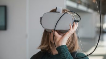 VR
